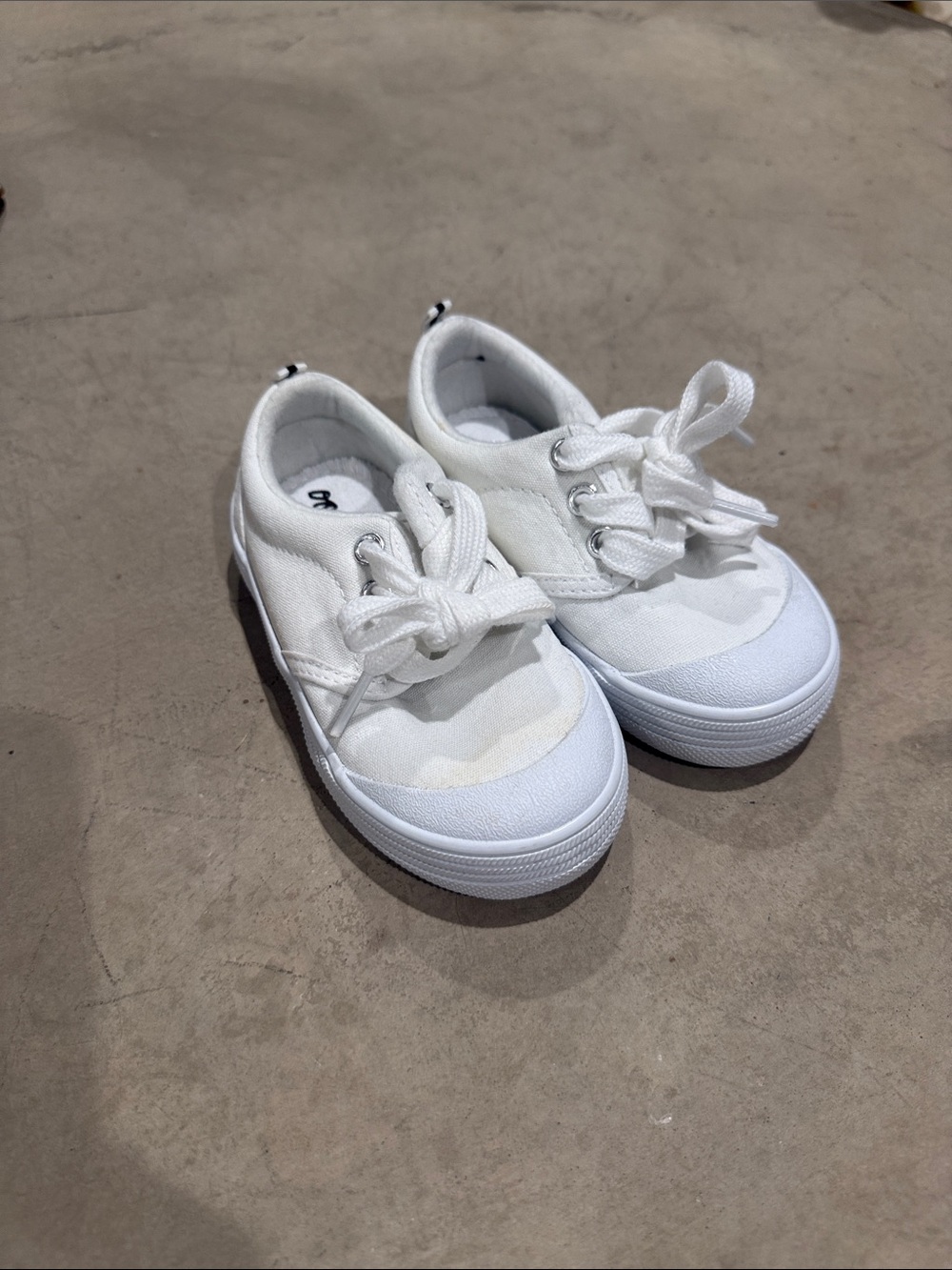 Oomphies Toddler White Tie Sneakers Size 7/7c